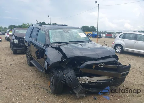 2021 Toyota 4Runner Nightshade Special Edition z USA, uszkodzony, nr VIN JTEJU5JR4M5837745